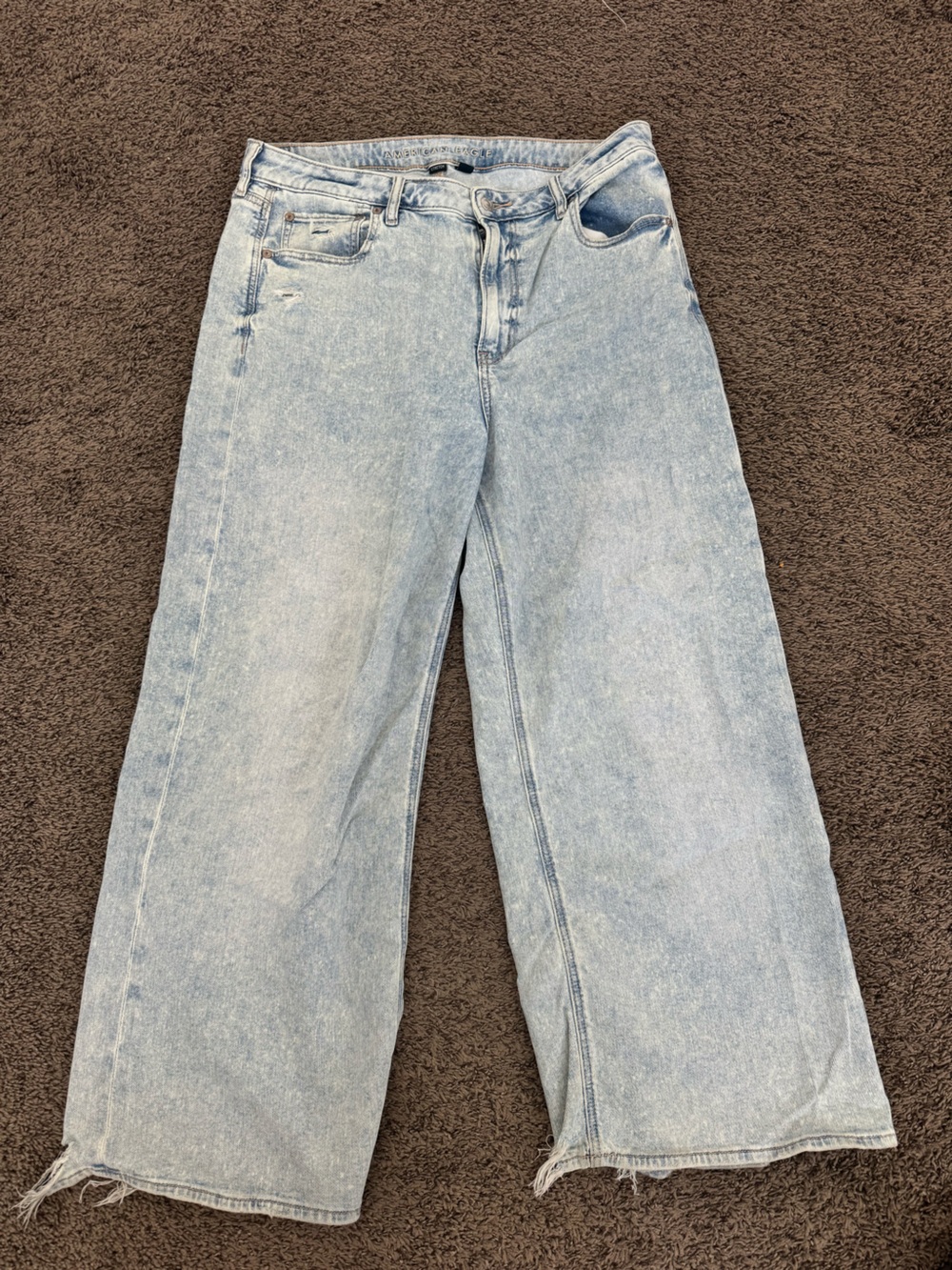 American Eagle Outfitters Light Blue wide Leg Jeans short length. Stretchy